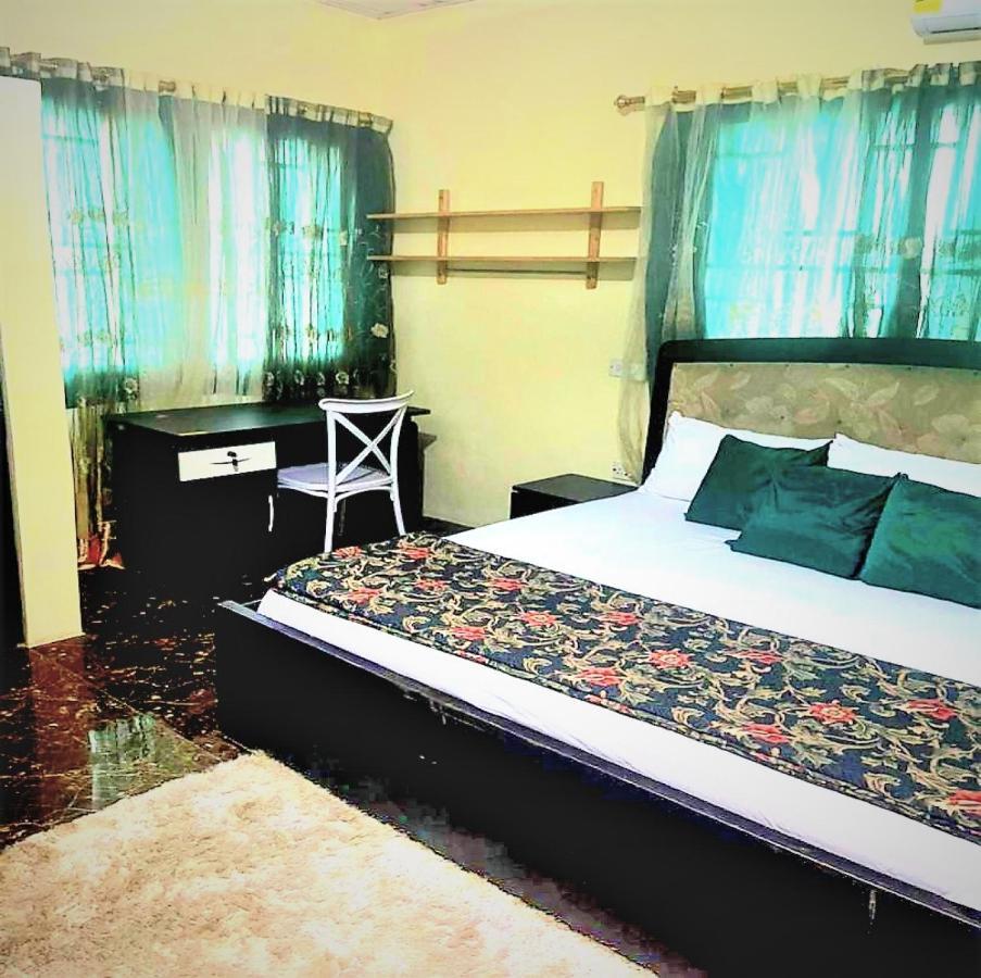 Апартаменты Detouz Lodging Аккра Экстерьер фото